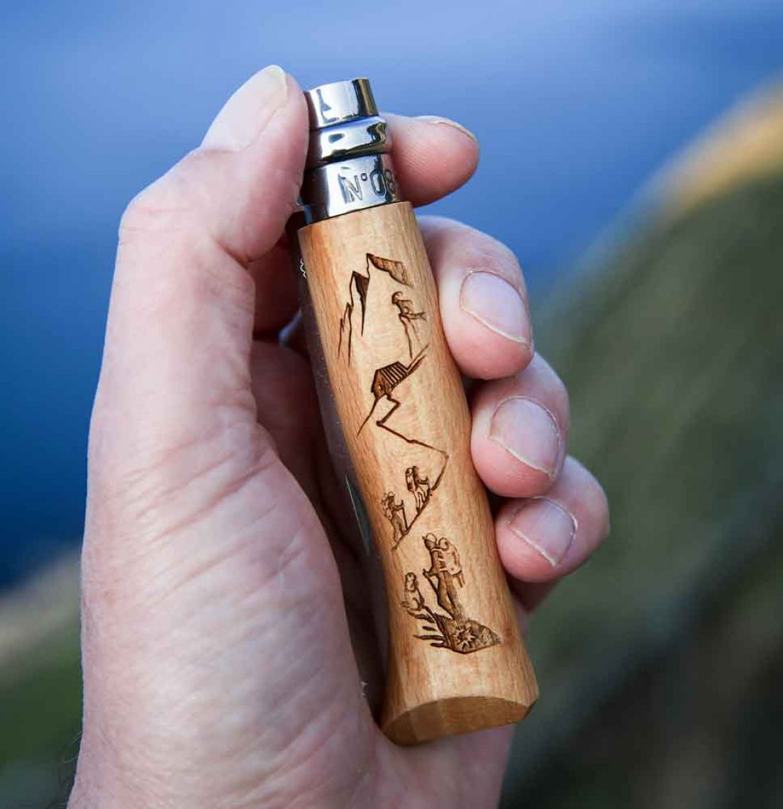 Opinel N°08 Incisione Trekking - Neverland Firenze