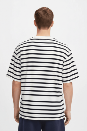 T-shirt righe retro su modello